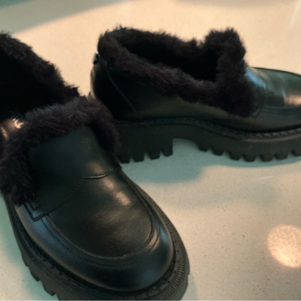 Marc Cain Black shoes with faux fur